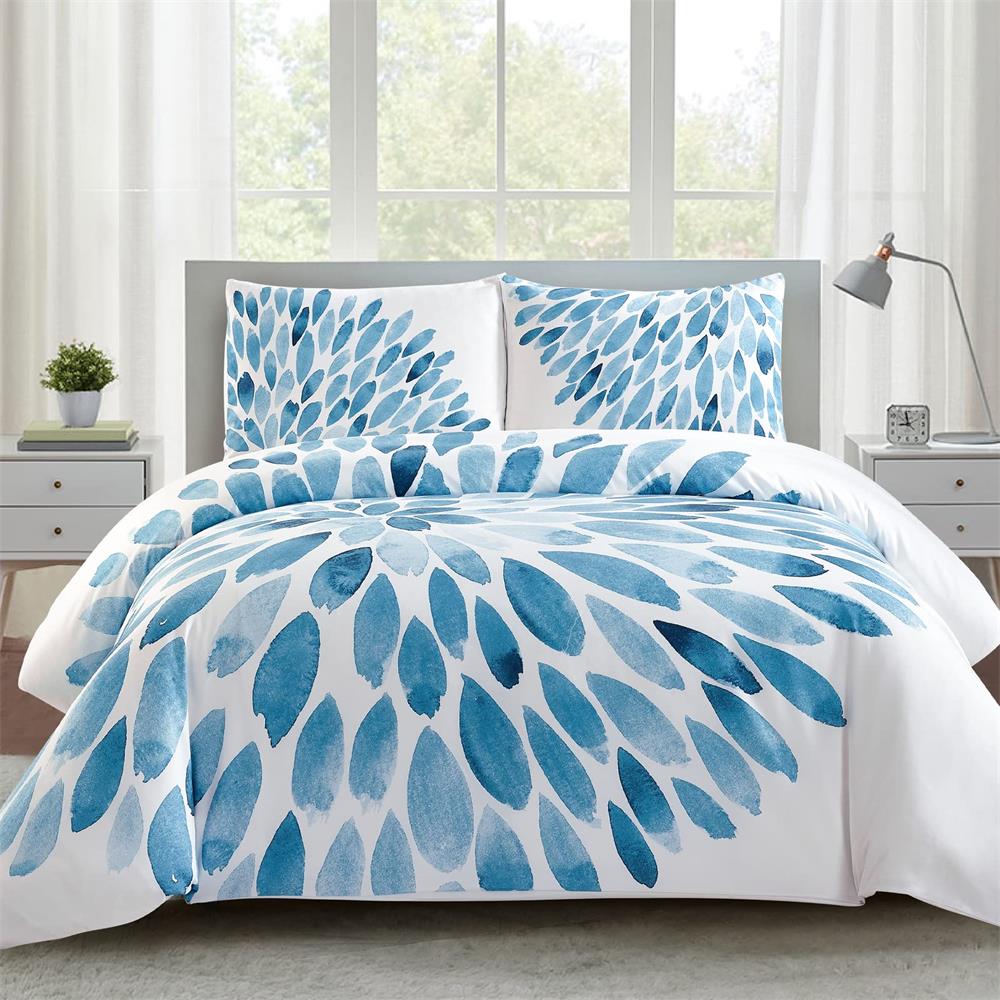 Gradient Blue 3 Pieces Duvet Cover set includes 1 Duvet Cover and 2 Pillowcases