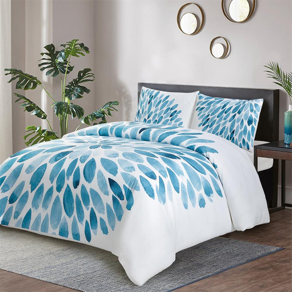 Gradient Blue 3 Pieces Duvet Cover set includes 1 Duvet Cover and 2 Pillowcases