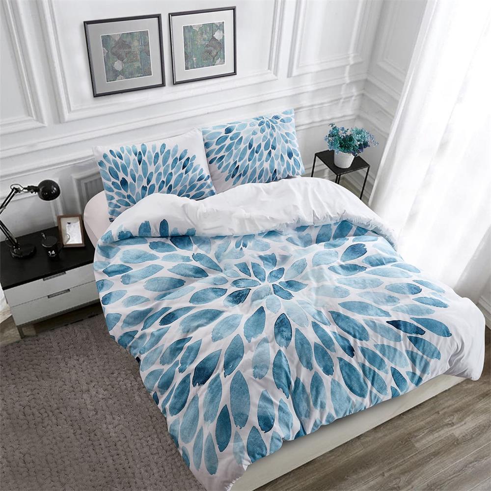 Gradient Blue 3 Pieces Duvet Cover set includes 1 Duvet Cover and 2 Pillowcases