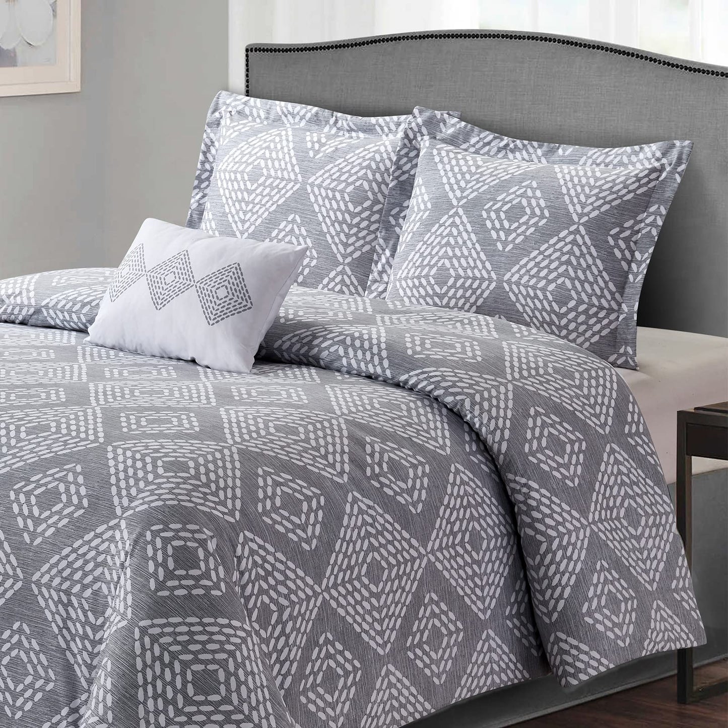 Gray Pattern 4 Pcs Comforter Set Includes 1 Comforter, 2 Pillowcases and 1 Decorative Pillow