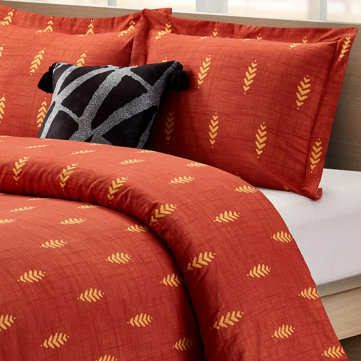 Red Comfortable Set Warm Red 4 Pcs Comforter Set Includes 1 Comforter, 2 Pillowcases and 1 ...