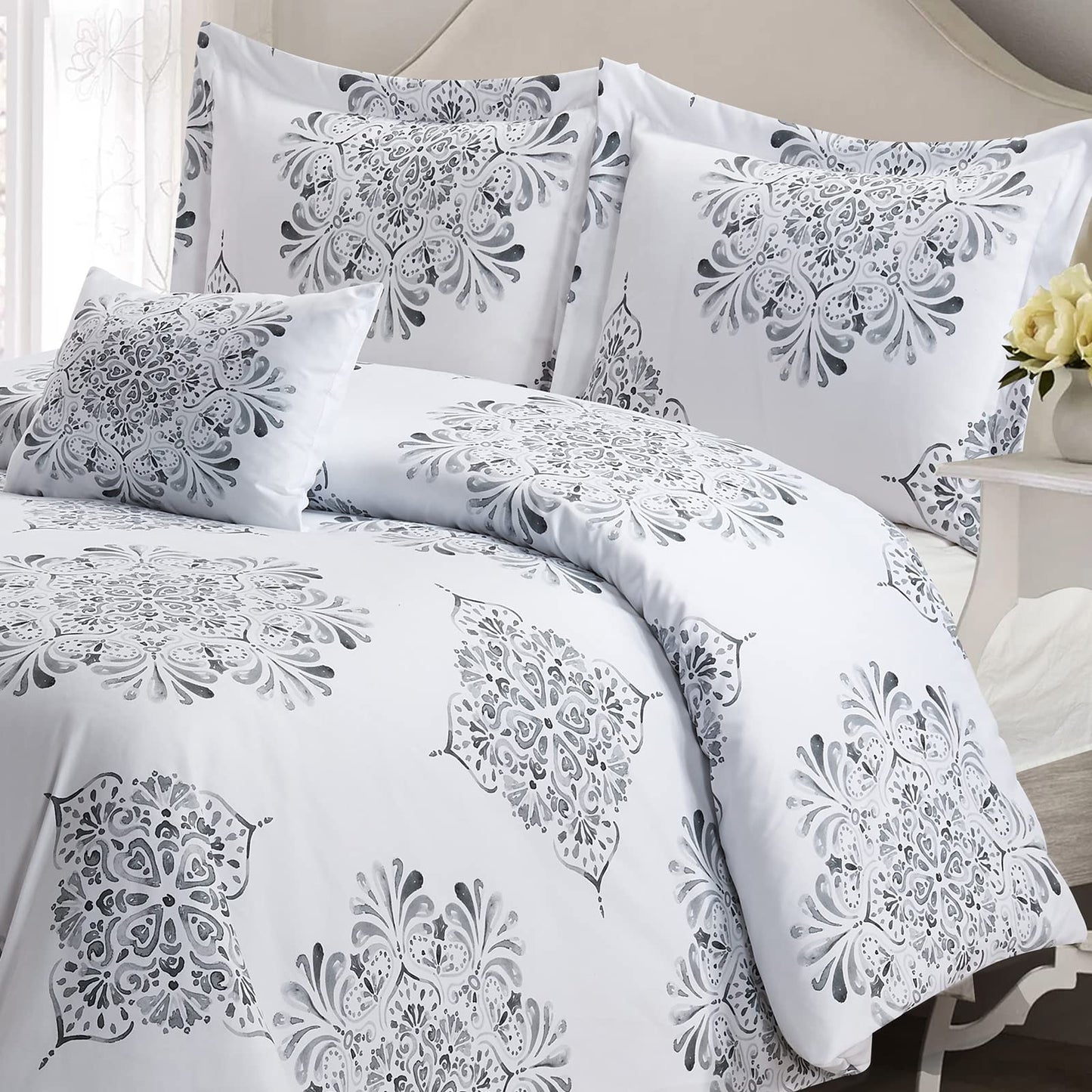 Comforter set Modern Patterns 100% Microfiber Polyester 4pcs Bed Comforter Set Includes 1 Comforter 2 Pillowcases and 1 Decorative Pillow